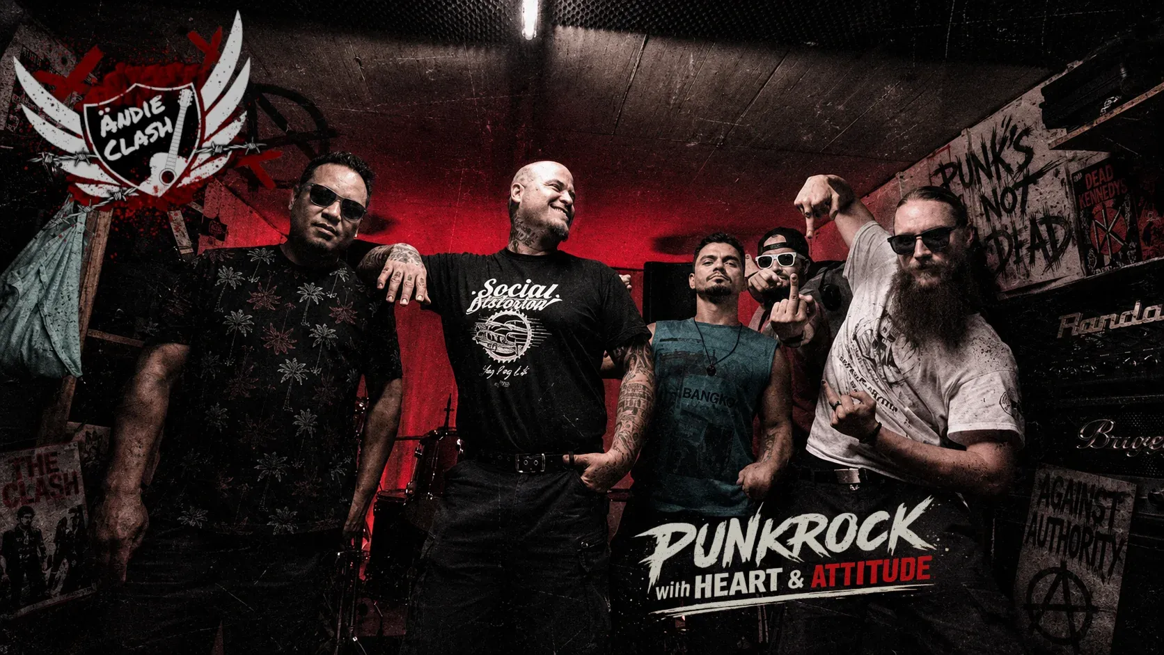 Ändie Clash mit kompletter Band im Proberaum unter rotem Licht, Punkrock with Heart & Attitude